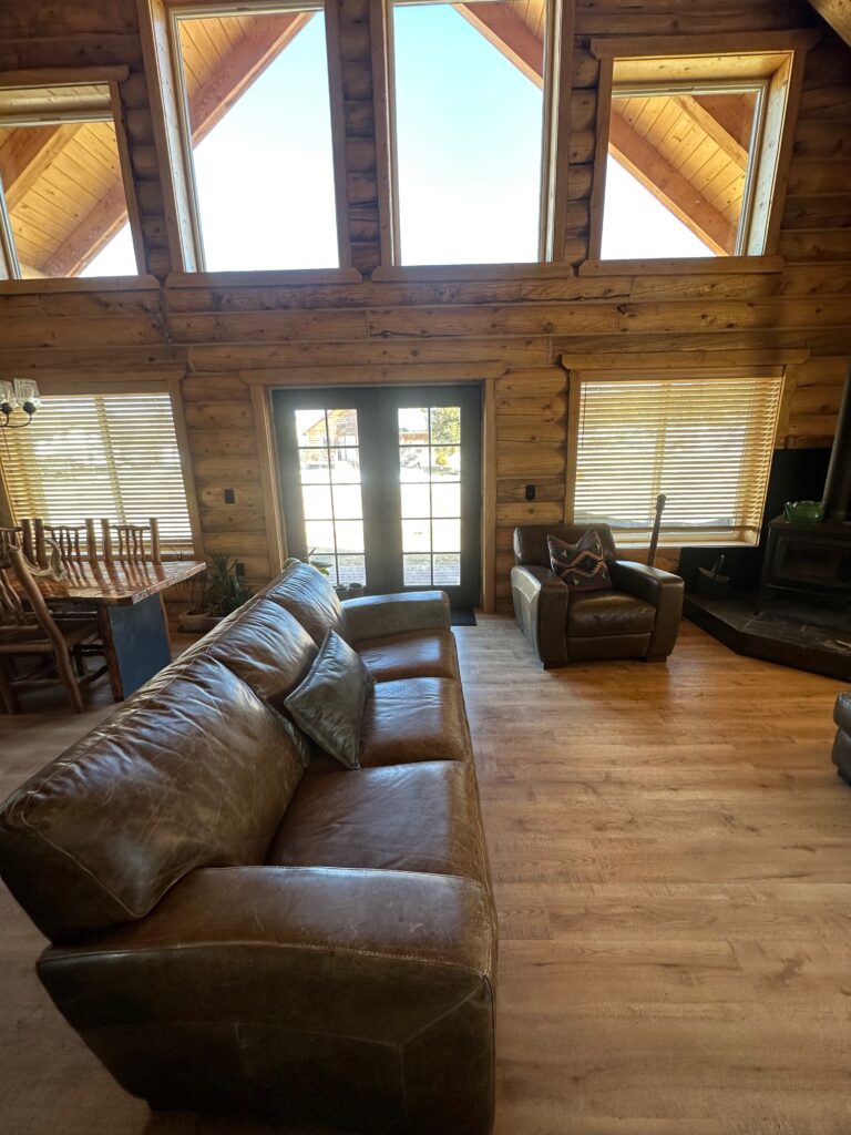 Spacious family cabin in Dutch John, Utah, with room for large groups.